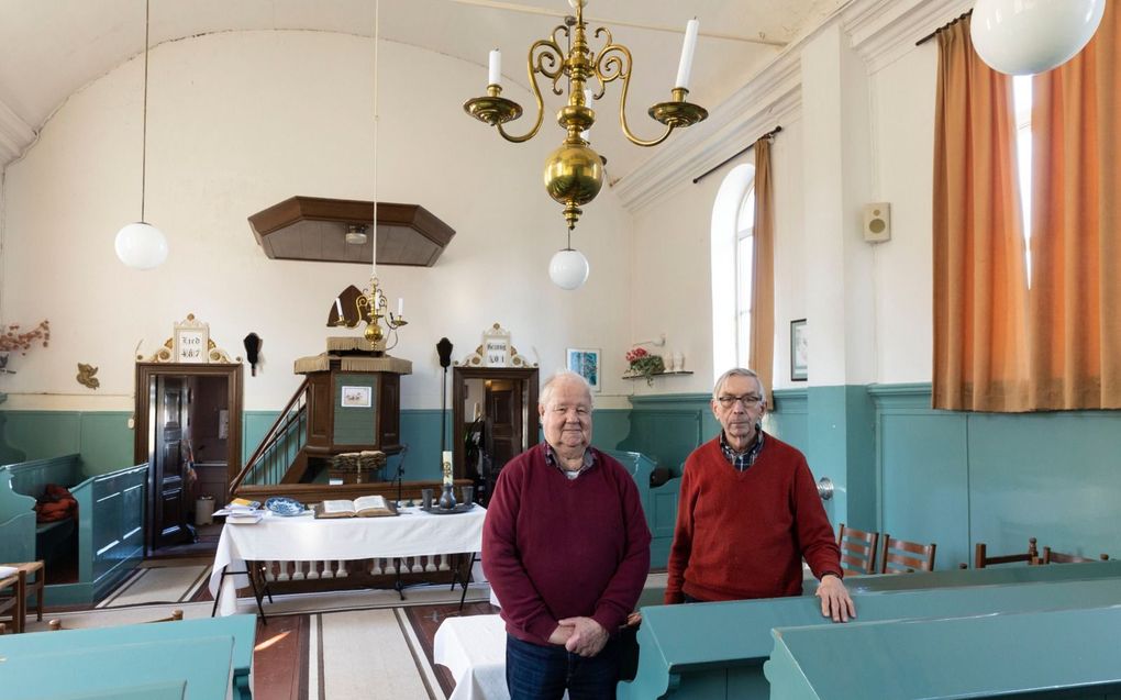 Amateur-historicus Dirk Pranger en Ger Bus, voorzitter van de doopsgezinde vermaning Wormer/Jisp. beeld RD, Anton Dommerholt