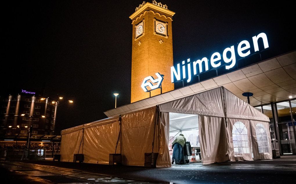 Stembureau bij station Nijmegen in 2021. beeld ANP, Rob Engelaar