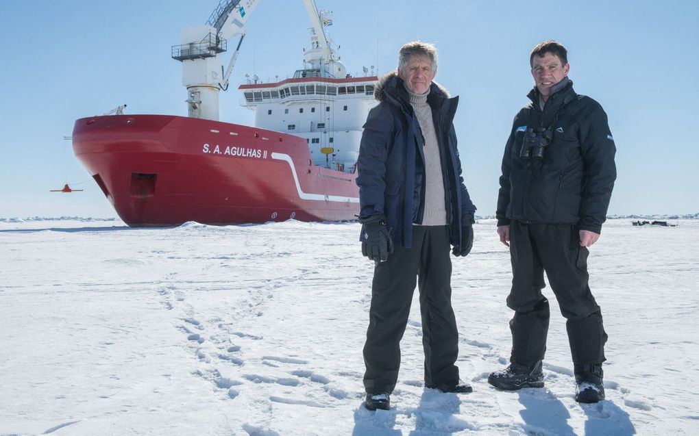 Onderzoekers Menson Bound en John Shears. beeld AFP, Esther Horvath, Falklands Maritime Heritage Trust