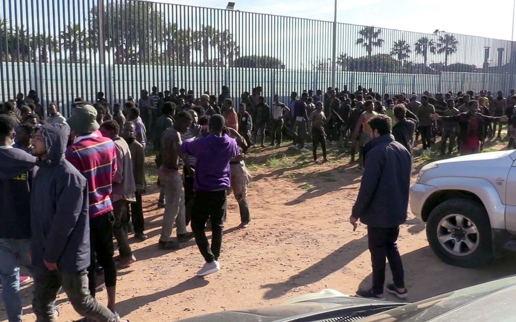 Vorige week probeerden niet minder dan 5000 Afrikaanse migranten en vluchtelingen de Spaanse enclave Melilla te bereiken. Grensbewakers probeerden ze met geweld tegen te houden. beeld El Faro TV/AFP