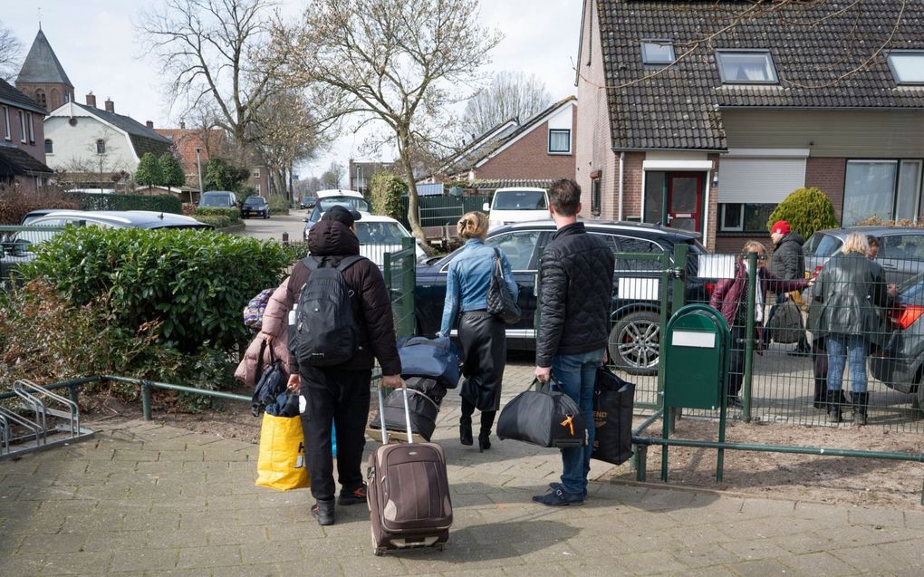 Oekraïense vluchtelingen arriveren in Valburg. beeld Niek Stam