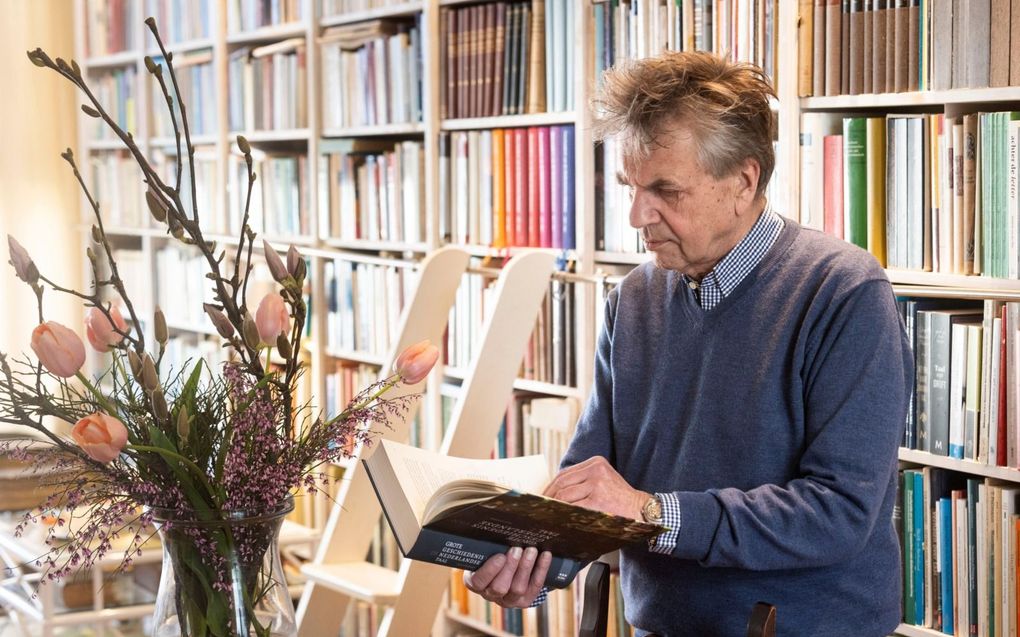 Prof. Stegeman in zijn werkkamer. beeld RD, Anton Dommerholt