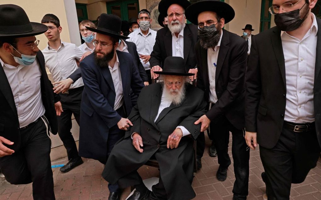 Rabbi Kanievsky, vorig jaar tijdens verkiezingen in Israël. beeld AFP, Menahem Kahana