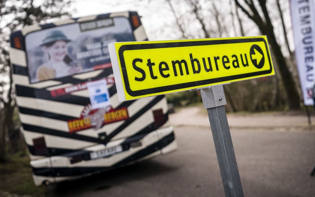 "Vrijheid is kostbaar. Vrije verkiezingen zijn dat ook. Toch kwam slechts de helft van de stemgerechtigden vorige week opdagen." beeld ANP, Rob Engelaar