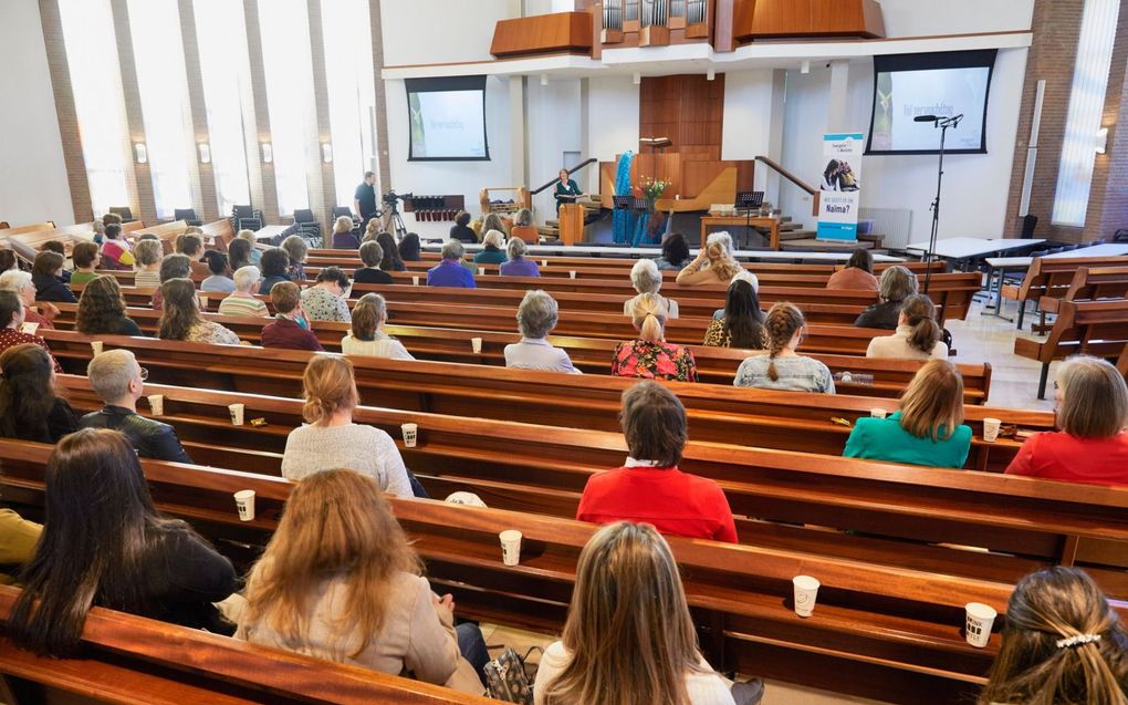 Mieke van Twillert spreekt op de Naïma Vrouwendag, georganiseerd door de stichting Evangelie & Moslims.  beeld Jaco Klamer