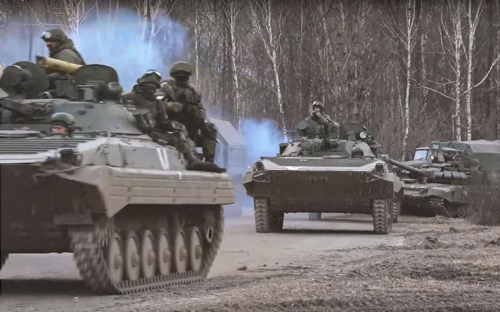 Russische tanks dreunen Oekraïne binnen. Waar eindigt dit? Het kan kinderen evenzeer bezighouden als volwassenen. beeld EPA