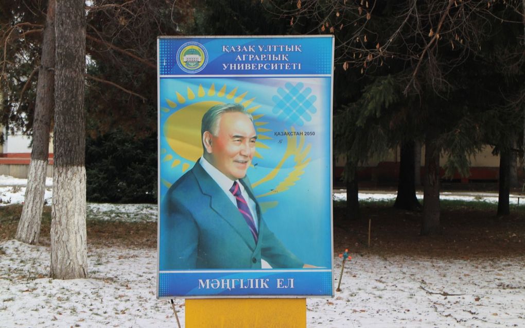 Poster van Nazarbajev. beeld William Immink