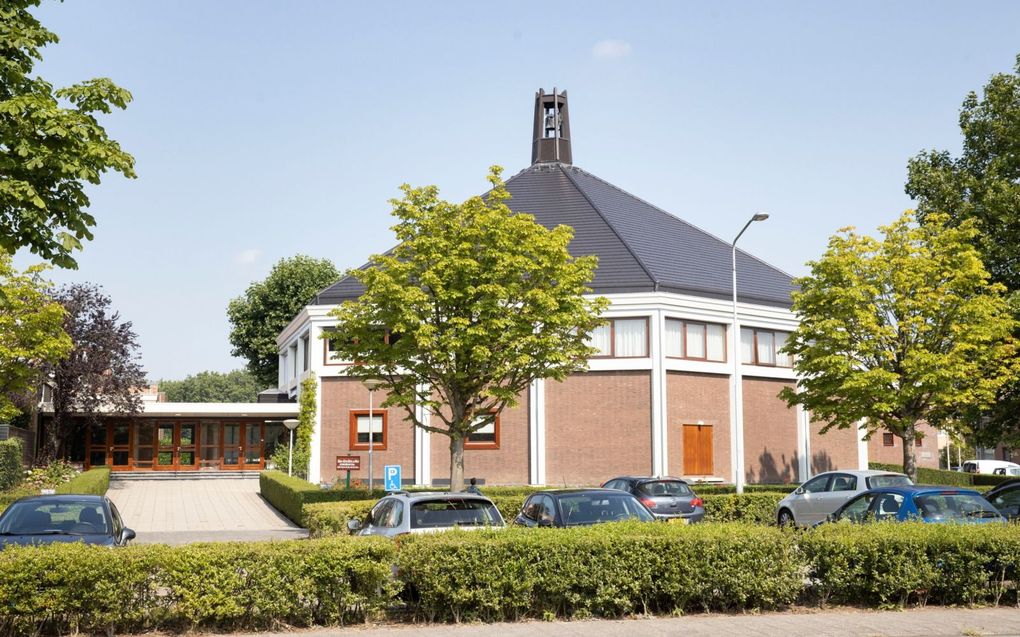 Op 16 maart vergaderde de classis West van de OGGiN in de kerk te Krimpen aan den IJssel (foto), woensdag komt de classis Oost in Barneveld samen. beeld RD, Anton Dommerholt