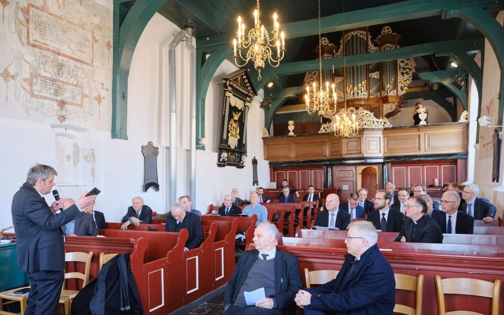 Ruim dertig predikanten oefenden woensdag in de Benedictuskerk in Dantumadiel met het maken van een preek volgens een methode uit de Vroege Kerk.  beeld Sjaak Verboom