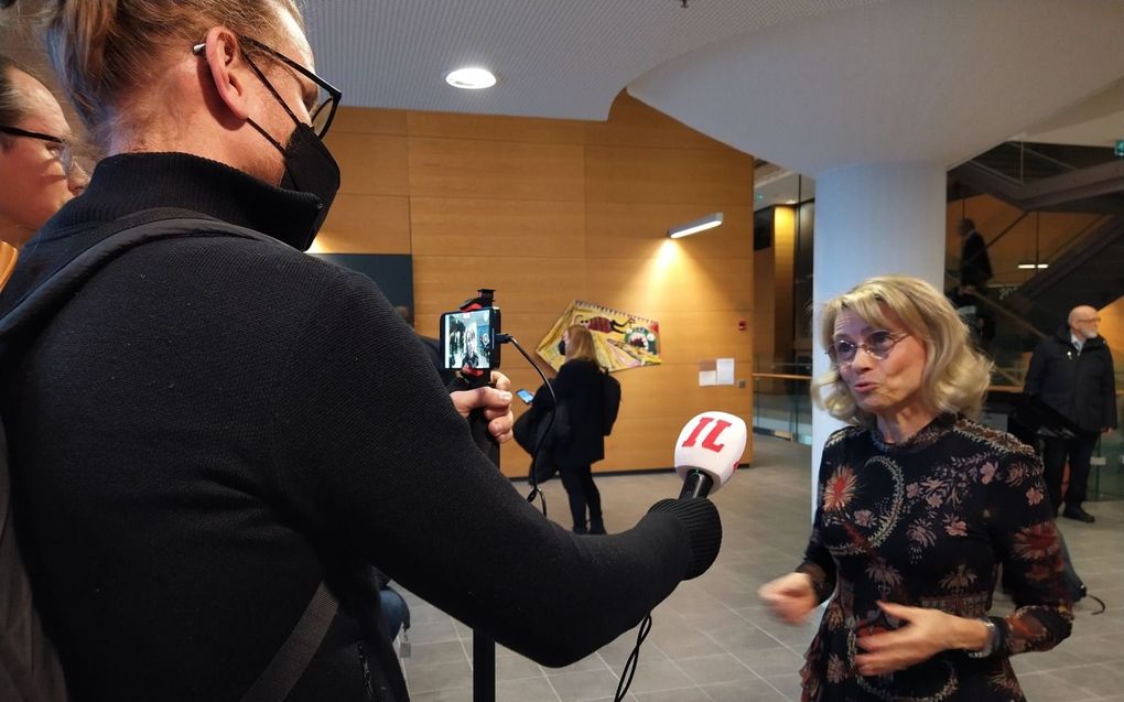 Päivi Räsänen (r.) staat de Finse pers te woord. Beeld Danielle Miettinen, CNE.news