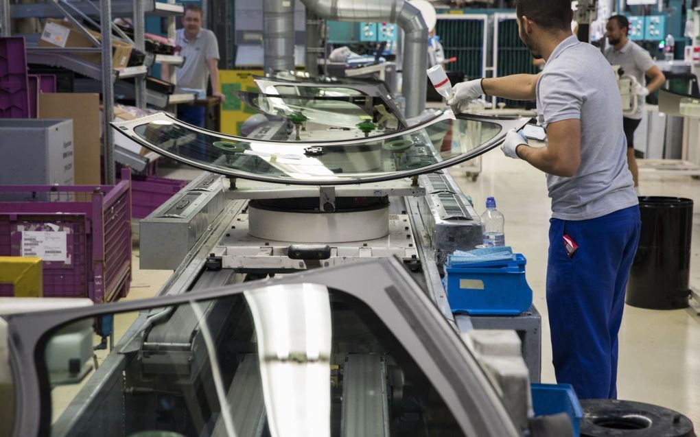 Assemblagelijn bij autofabrikant VDL Nedcar in Born. beeld ANP, Niels Wenstedt