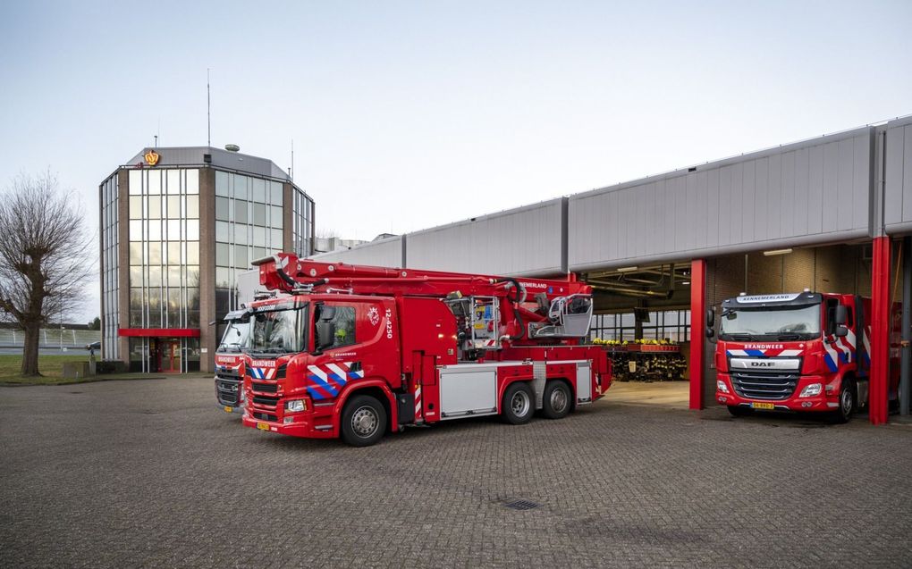 Ondernemers aan bedrijventerrein Hondsgemet in Geldermalsen zijn zondagnacht getroffen door een grote brand. beeld ANP, Evert Elzinga