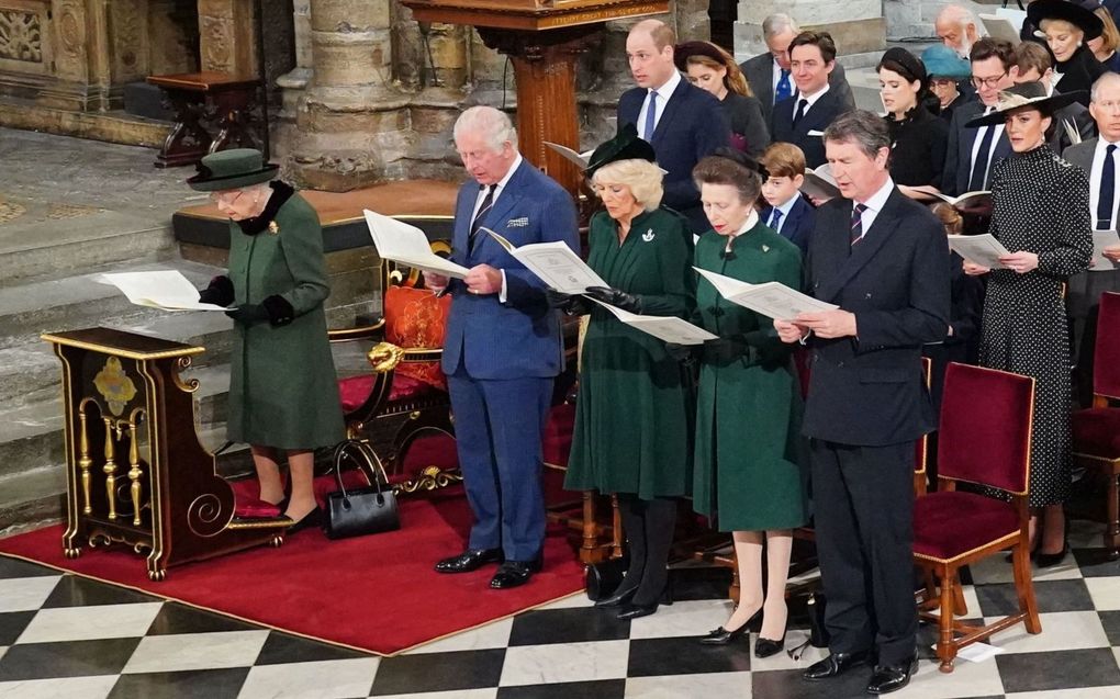 Koningin Elizabeth, prins Charles en zijn vrouw Camilla, prinses Anne en haar man Timothy Laurence tijdens de herdenkingsdienst in Westminster Abbey in Londen. beeld AFP, Dominic Lipinski