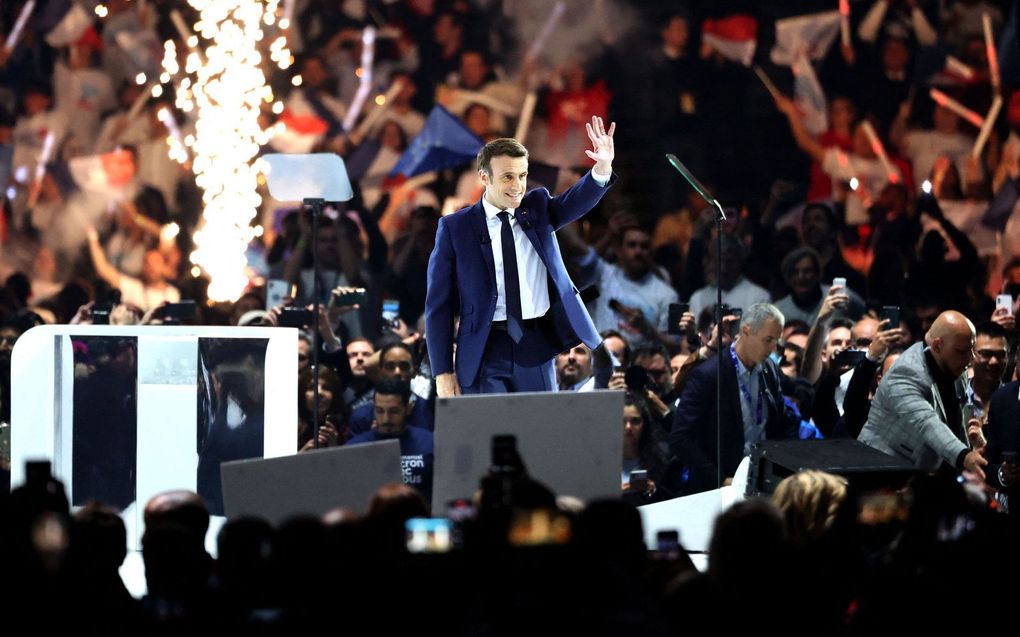 De Franse president Emmanuel Macron zaterdag tijdens een bijeenkomst in Nanterre. beeld AFP, Thomas Coex