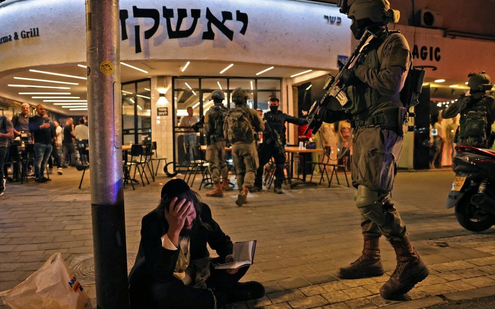 Veiligheidstroepen bij het restaurant na de schietpartij. beeld AFP, AHMAD GHARABLI