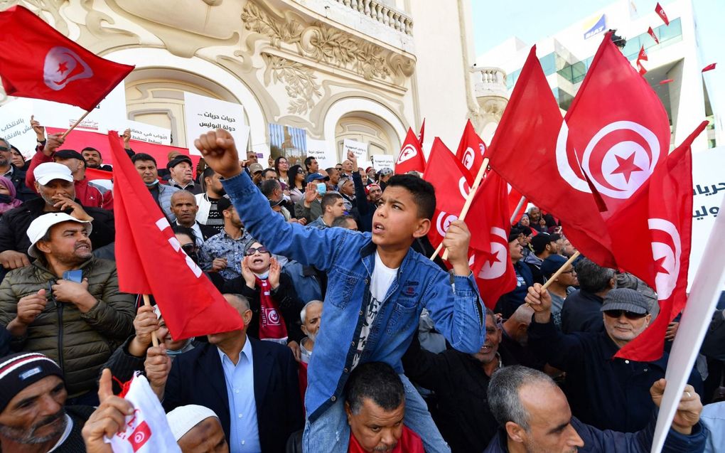 Tunesiërs betogen tegen de president. beeld AFP, Fethi Belaid