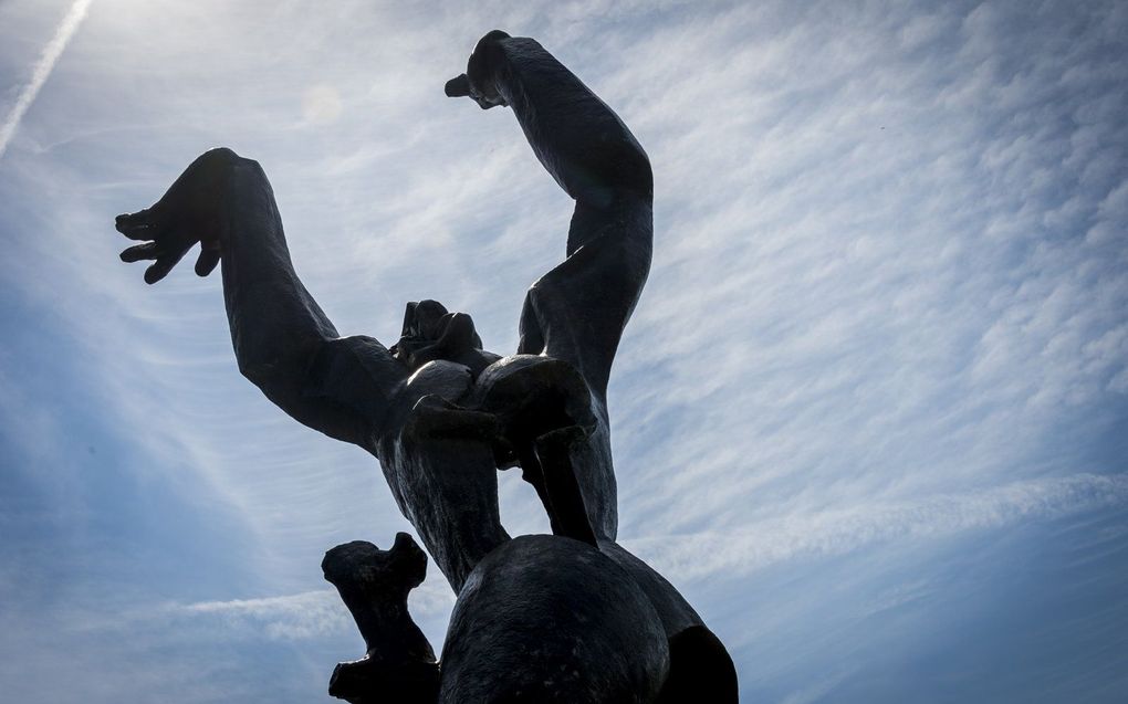 De verwoeste stad in Rotterdam, een beeld van Zadkine. beeld ANP LEX VAN LIESHOUT