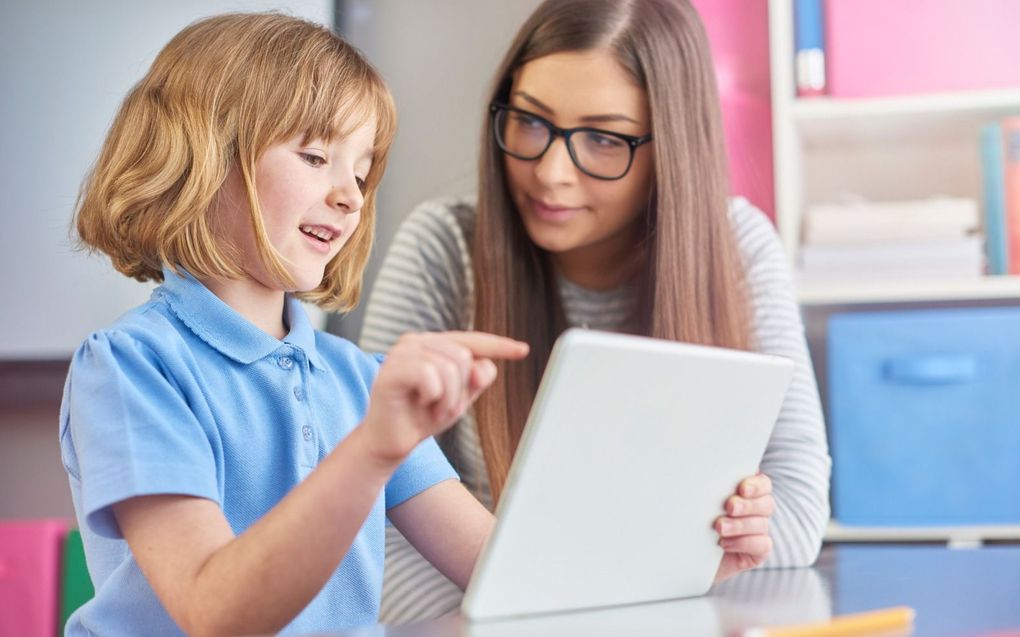 „We moeten meer naast de leerlingen gaan staan. Samen moeten we onze gaven en talenten besteden in Zijn dienst.” beeld iStock