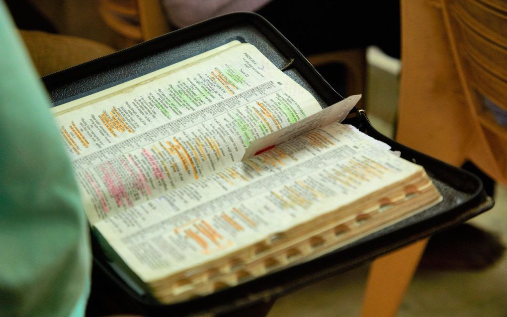 Bijbel van een christen in India. beeld Jaco Klamer