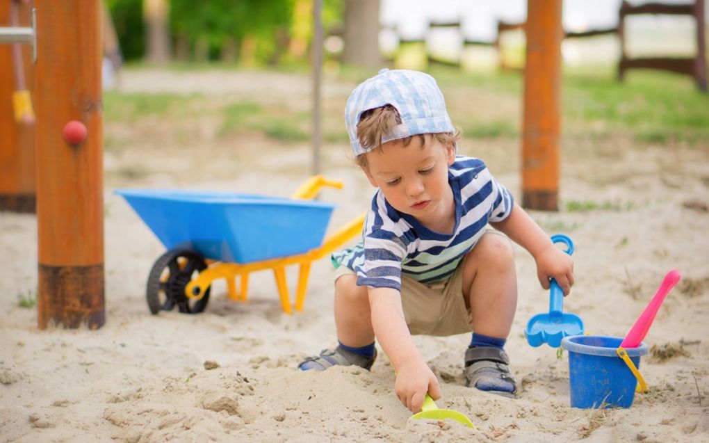 „In zand leert peuter met tegenslag omgaan.” beeld Getty Images