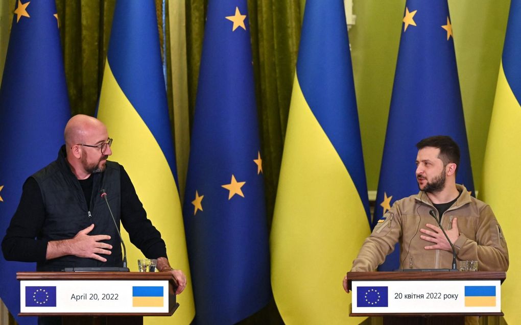 Charles Michel (links) was woensdag nog in Kiev voor gesprekken met de Oekraïense president Volodimir Zelenski beeld AFP, Sergei Supinski