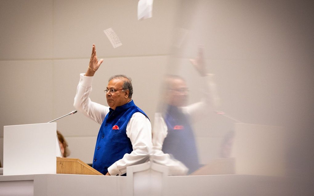 Rabin Baldewsingh (PvdA) tijdens zijn afscheid van het college van Den Haag in het stadhuis in 2018. beeld ANP, Martijn Beekman