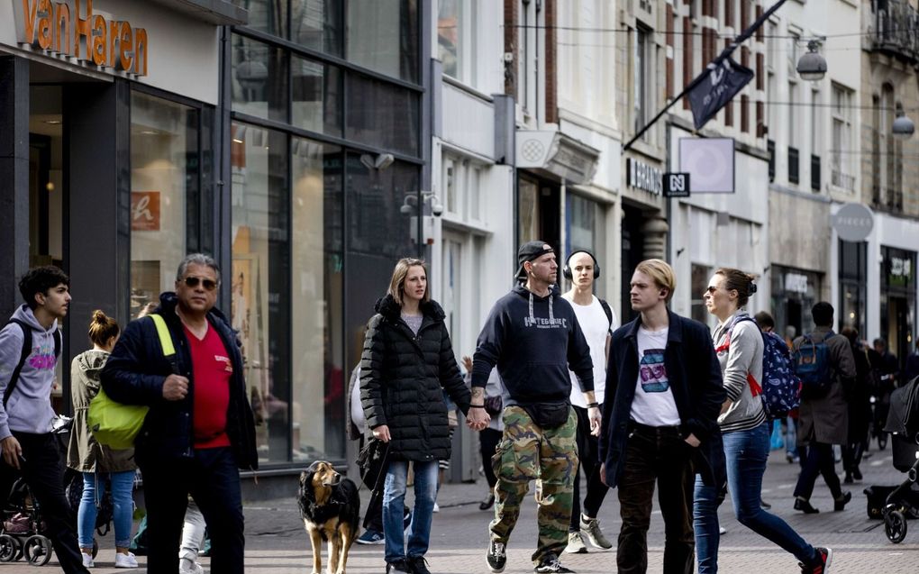 Winkelend publiek in Den Haag. beeld ANP, Sem van der Wal