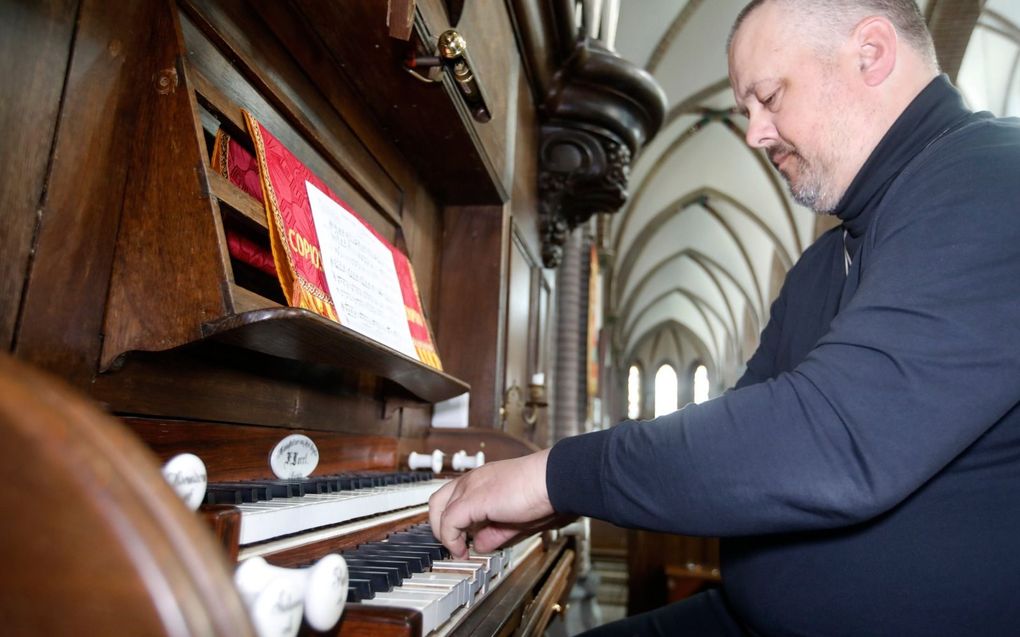 Door zijn werk als organist leerde Ton Nagel zowel de rooms-katholieke als de protestantse wereld kennen. beeld VidiPhoto