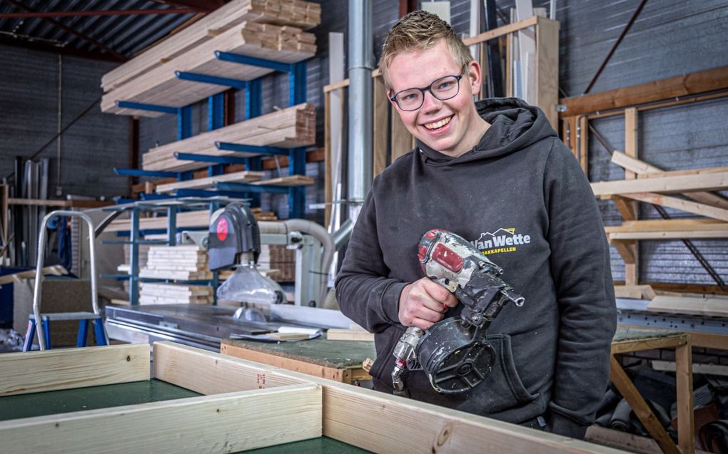 Gerrard Visscher in de werkplaats. beeld Frans Paalman