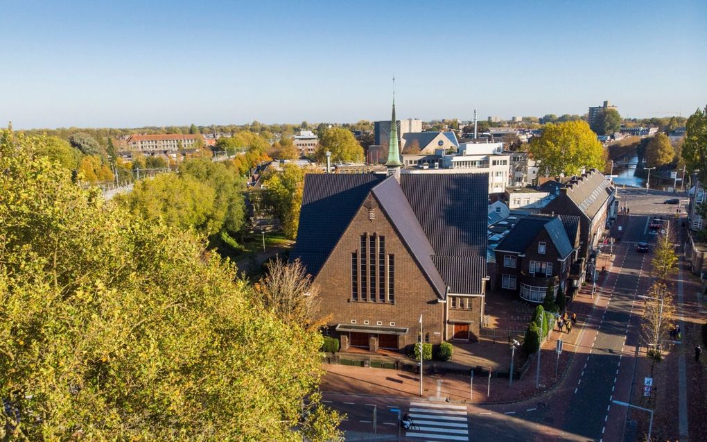 Het kerkgebouw van de gereformeerde gemeente in Nederland te Gouda (Stationsplein). beeld Cees van der Wal