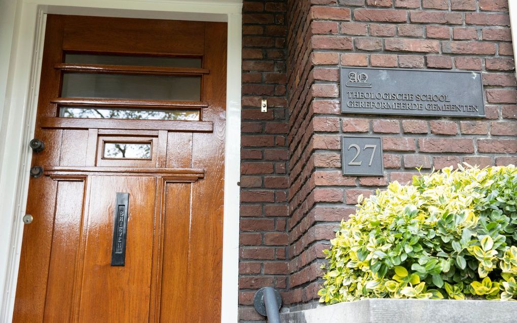 De entree van de Theologische School van de Gereformeerde Gemeenten te Rotterdam. beeld RD, Anton Dommerholt