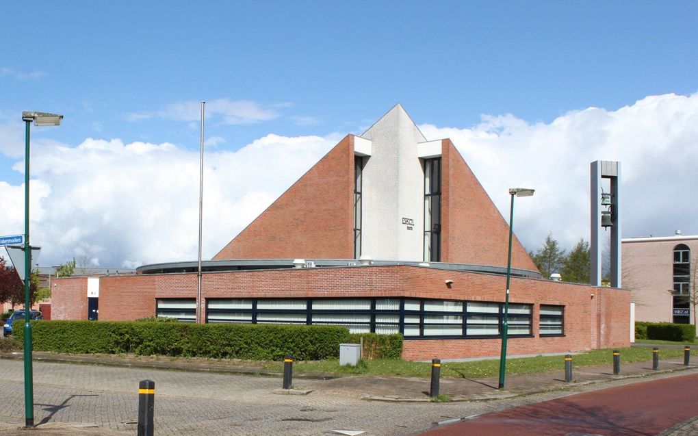 De rouwdienst had plaats in de Eskolkerk te Houten. beeld Jaap Sinke