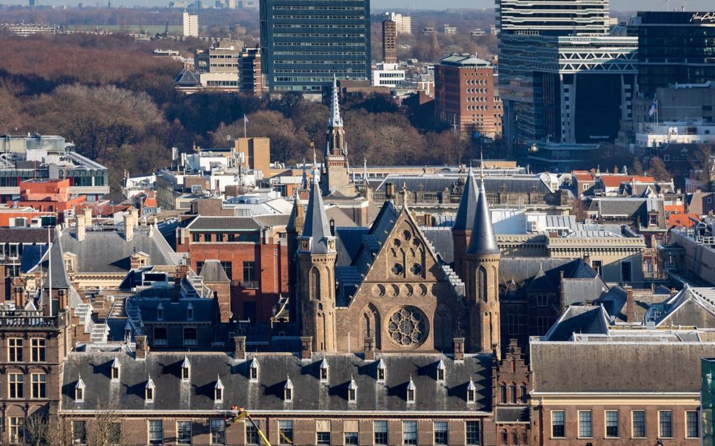 „Een op de spits gedreven scheiding van kerk en staat, de opvatting dat godsdienst en politiek niets met elkaar van doen hebben, drijft uiteen wat bij elkaar hoort.” Foto: regeringszetel Den Haag. beeld iStock