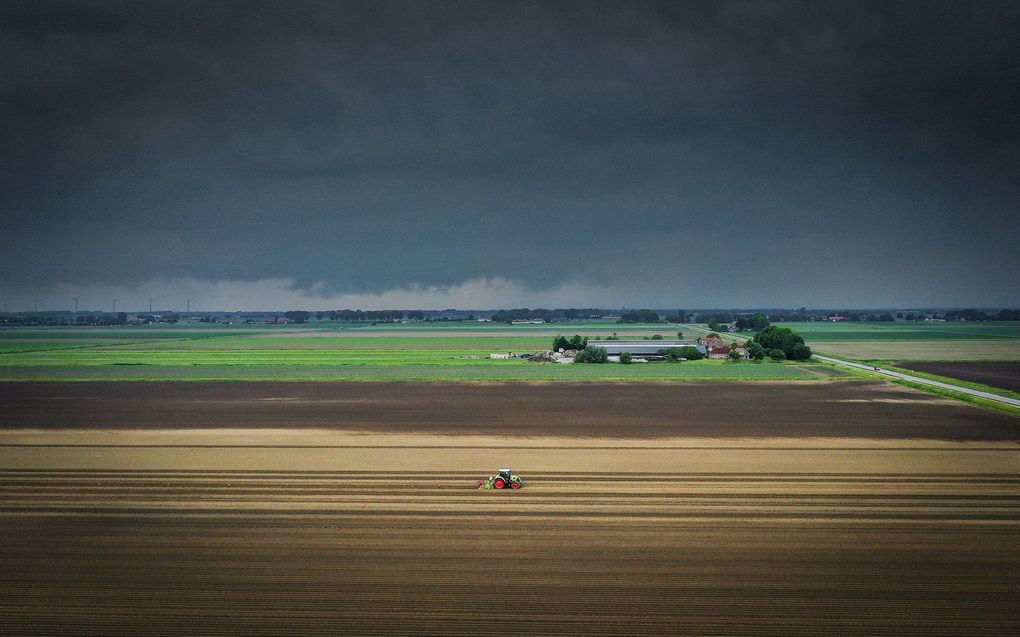 Buien trekken over het land. beeld ANP, Jeffrey Groeneweg