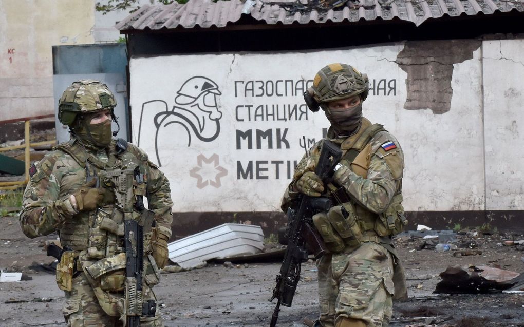 Russische militairen in Marioepol. beeld AFP, Olga Maltseva