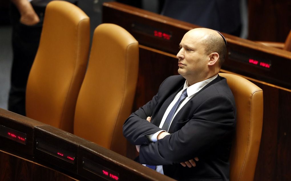 Premier Naftali Bennett in de Knesset. beeld EPA, Atef Safadi