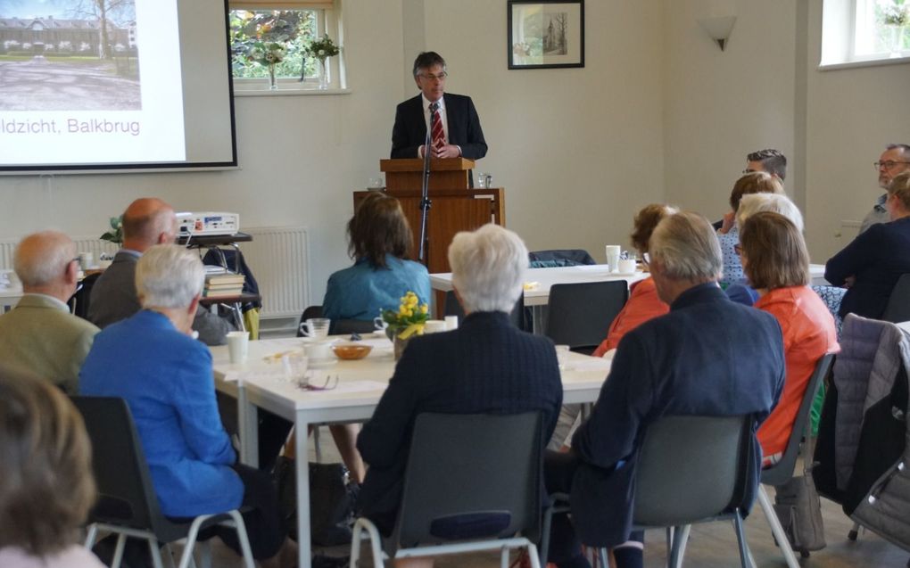 Gevangenispredikant ds. J. R. J. van Gelderop sprak donderdag in Noordhorn over zijn werk. beeld Vincent Erdin