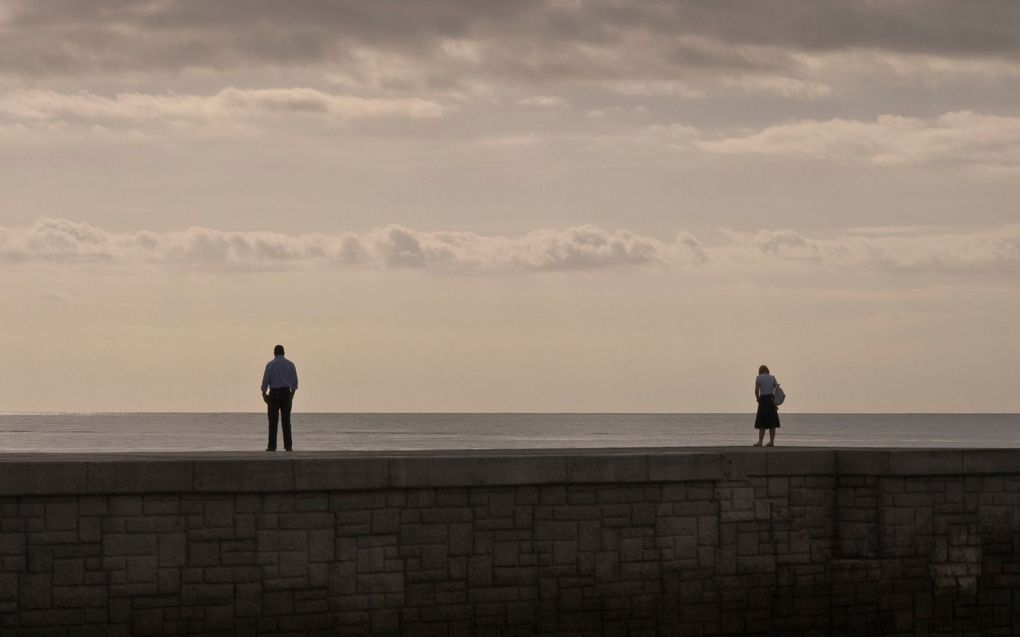 „Bij emotionele verwaarlozing in een relatie voel je je vaak eenzaam.” beeld iStock