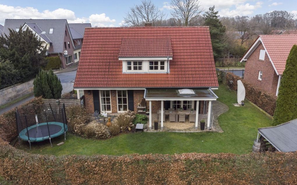 Woning uit het aanbod van makelaar Bolk. Het vrijstaande huis kost 398.000 euro. Bouwjaar 2001. Perceel 495 m2. beeld Holland-Immocenter