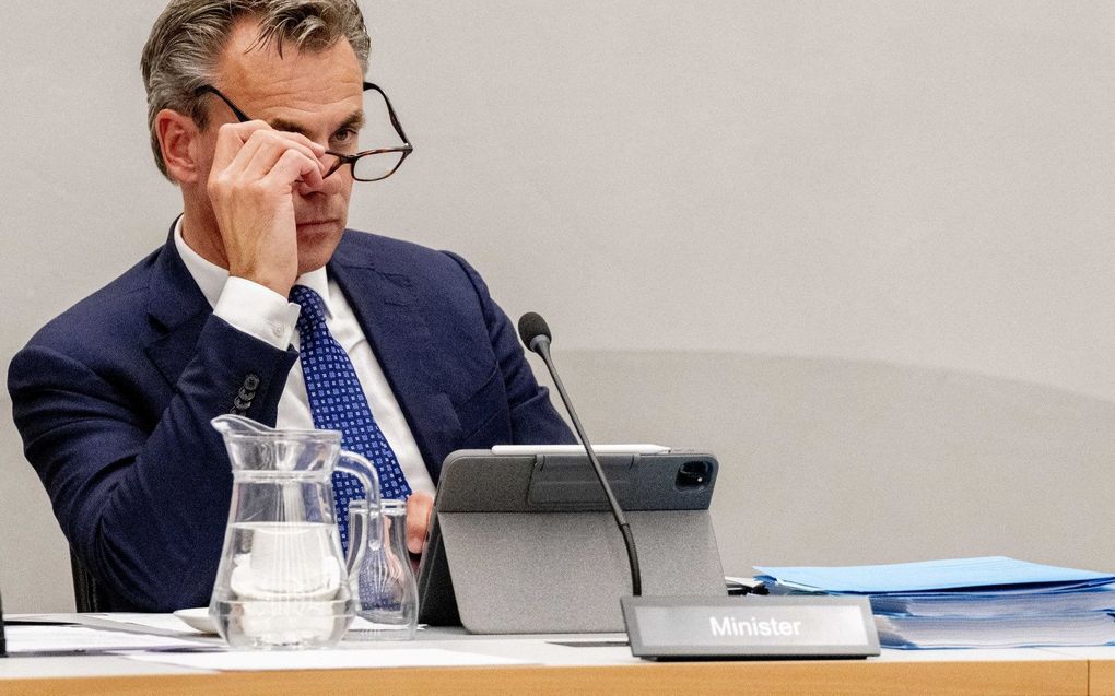 Mark Harbers, minister van Infrastructuur en Waterstaat, tijdens een commissiedebat in de Tweede Kamer over de luchtvaart. beeld ANP, Robin Utrecht