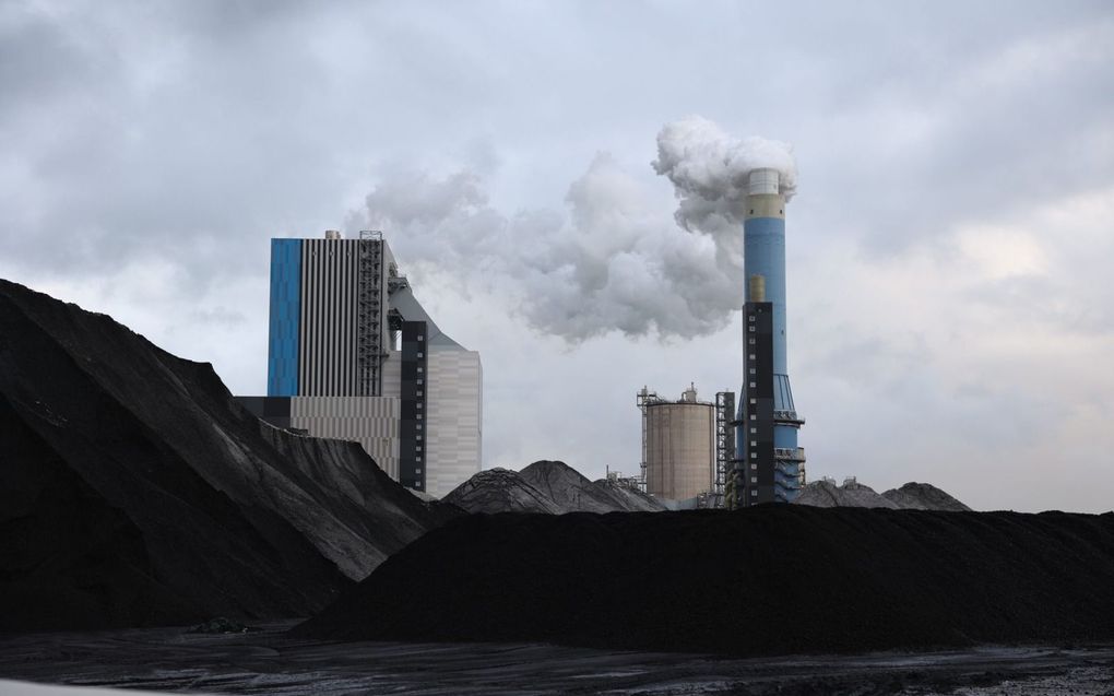 Kolencentrale Onyx op de Rotterdamse Maasvlakte zou begin 2022 sluiten, maar blijft nog minstens een jaar open. beeld ANP, Arie Kievit