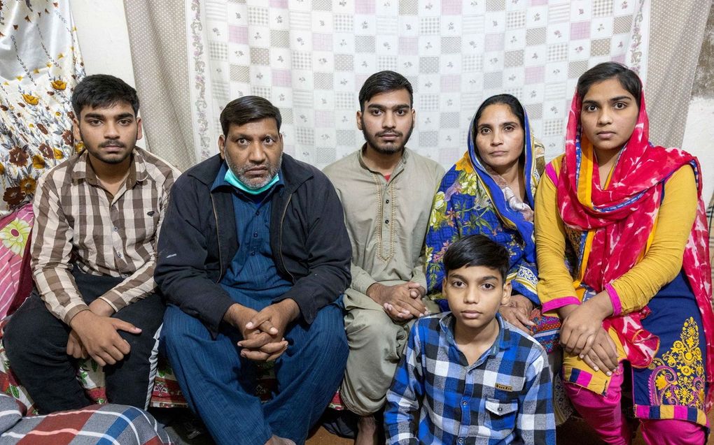 De familie van de Pakistaanse christen Stephan Masih. beeld HVC