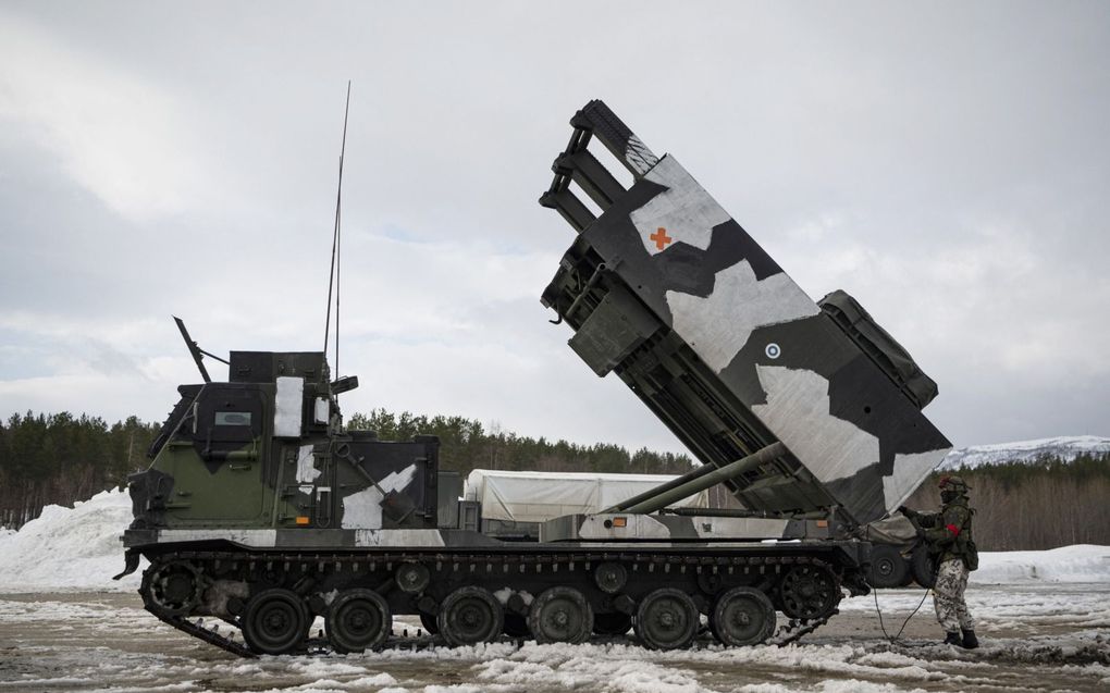 „De EU moet zich richten op vrede en slachtofferhulp in plaats van wapens te sturen voor een oorlog die niet de onze is.” Foto: M270 Multiple Launch Rocket System. beeld AFP, Jonathan Nackstrand