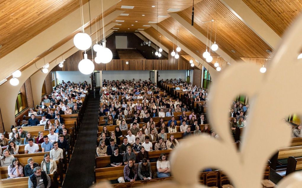 De jongerendag van de Gereformeerde Gemeenten in Nederland, zaterdag in Elspeet, trok ongeveer 550 bezoekers. beeld André Dorst