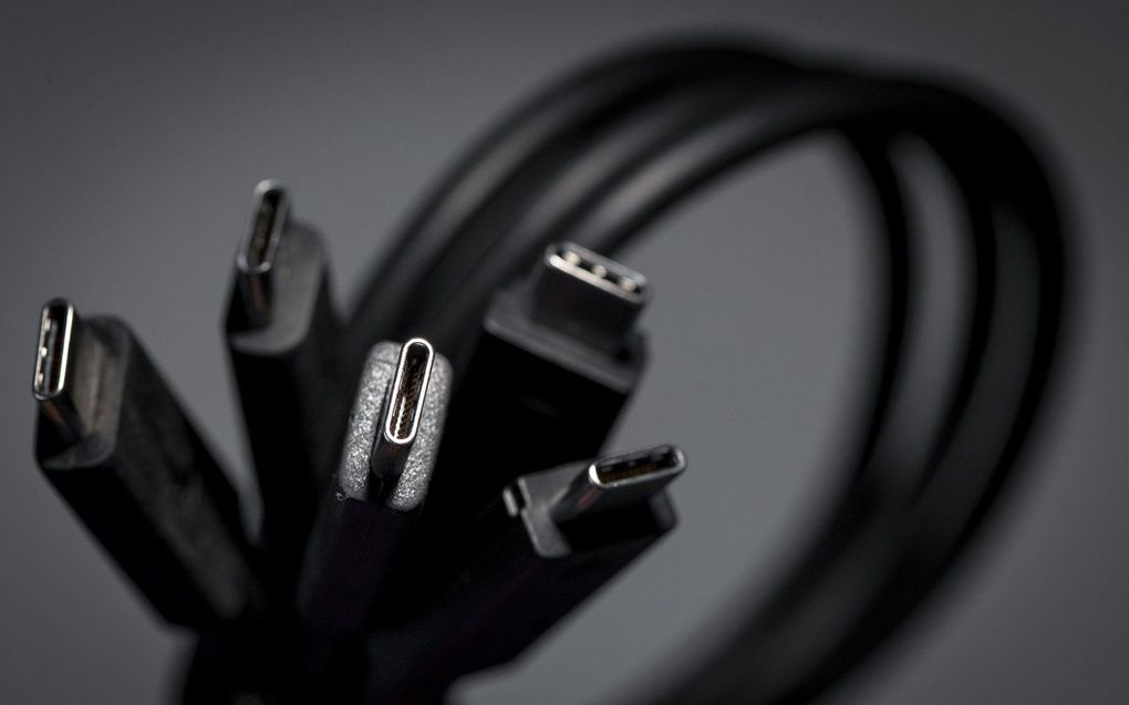 USB-C-kabels. beeld ANP KOEN VAN WEEL