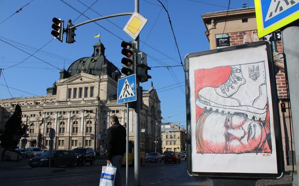 Anti-Poetinbord in de West-Oekraïense stad Lviv. beeld Floris Akkerman