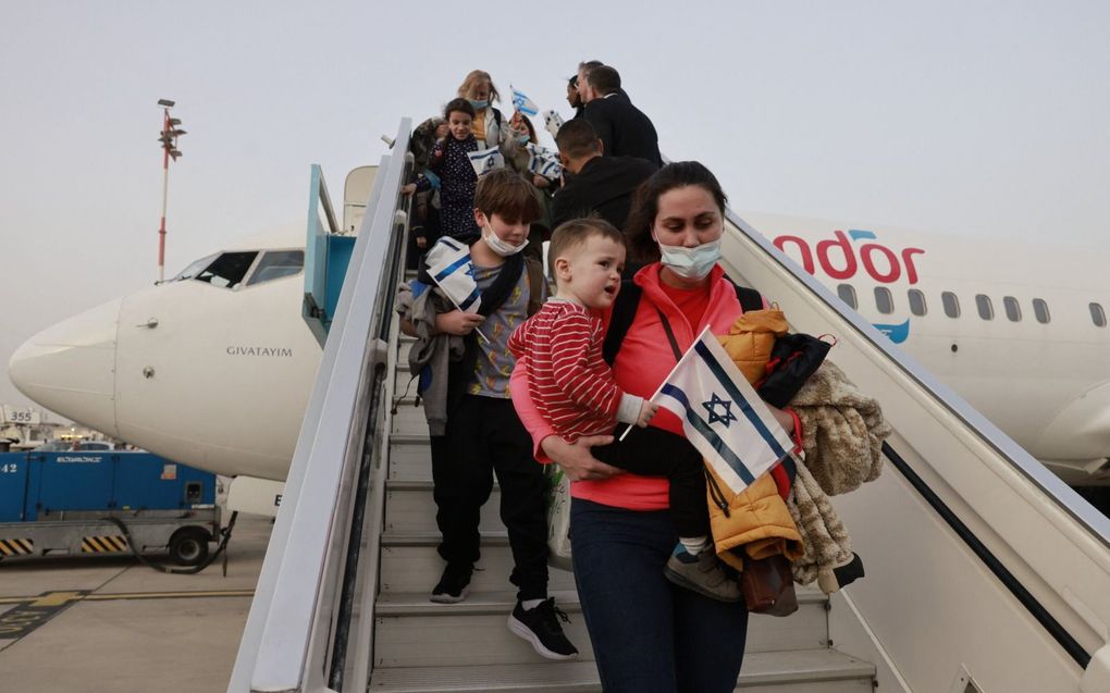 Oekraïense Joden komen aan op de luchthaven Ben Goerion. beeld AFP, Menahem Kahana