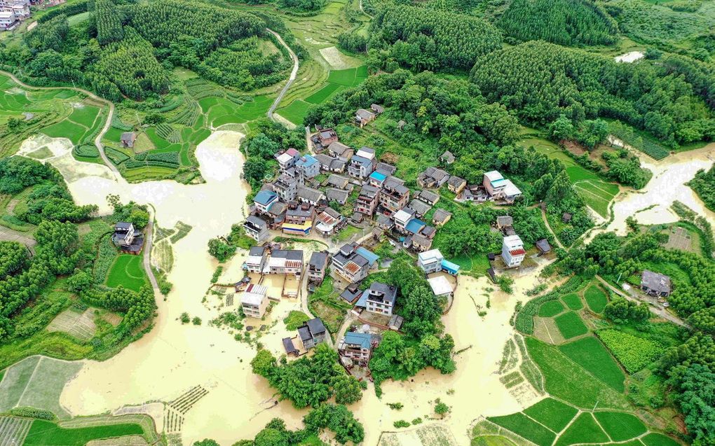 Luchtfoto van overstroomd gebied in Rongan, in de Zuid-Chinese Guangxi. beeld AFP