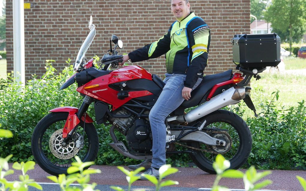 De 40-jarige bouwkundig tekenaar Arne van Faassen heeft in de dertien jaar dat hij zijn motorrijbewijs bezit, al evenzoveel motoren ‘versleten’. beeld VidiPhoto