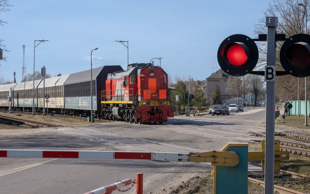 Goederentrein vanuit Kaliningrad komt Litouwen binnen, met bestemming Moskou. beeld Bas de Joode